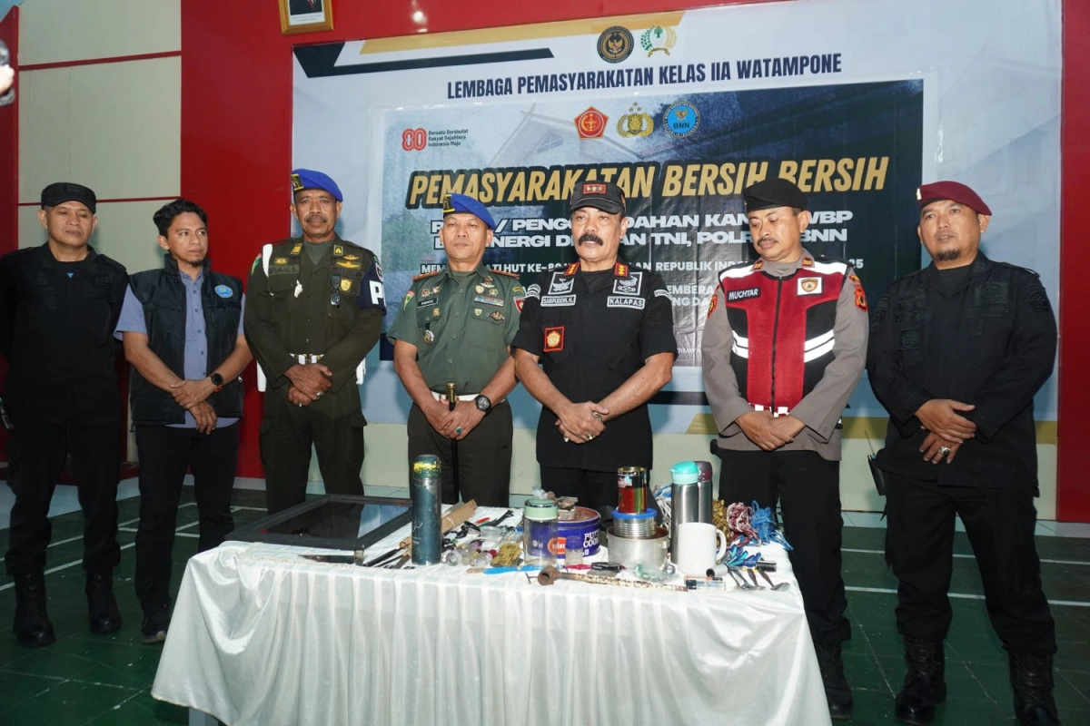Pemasyarakatan Bersih-Bersih, Lapas Watampone Bersinergi Dengan Tni, Polri, Dan Bnn Amankan Kamar Warga Binaan, Gelar Razia Bebas Narkoba Dan Barang Terlarang