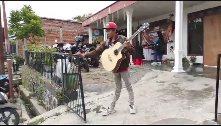Suara Dari Jalanan: Eko Pramono, Pengamen Yang Menciptakan Lagu Dengan Hati