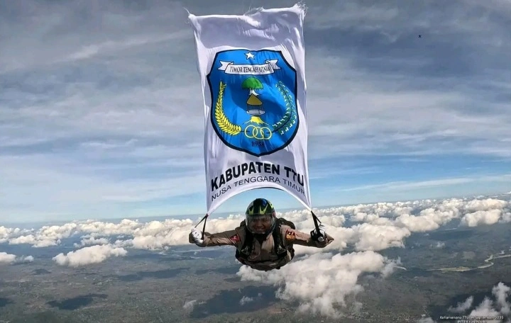 Langit Kefamenanu Menjadi Panggung Terjun Bersejarah