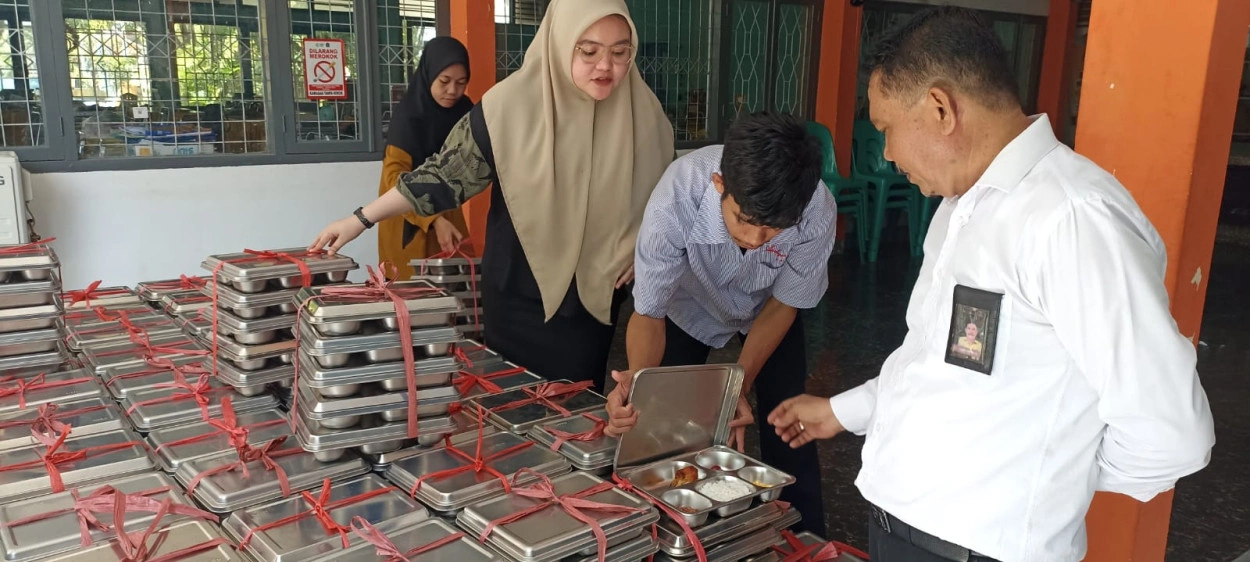 Dari Pendataan Hingga Pengawasan, Hamzah Kawal Ketat Program Mbg Di Sman 13 Bone