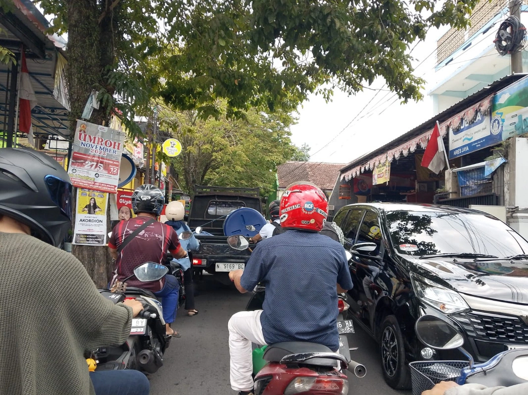 Gegara Sering Macet, Sebagian Warga Griya Santa Dukung Rencana Jalan Tembus