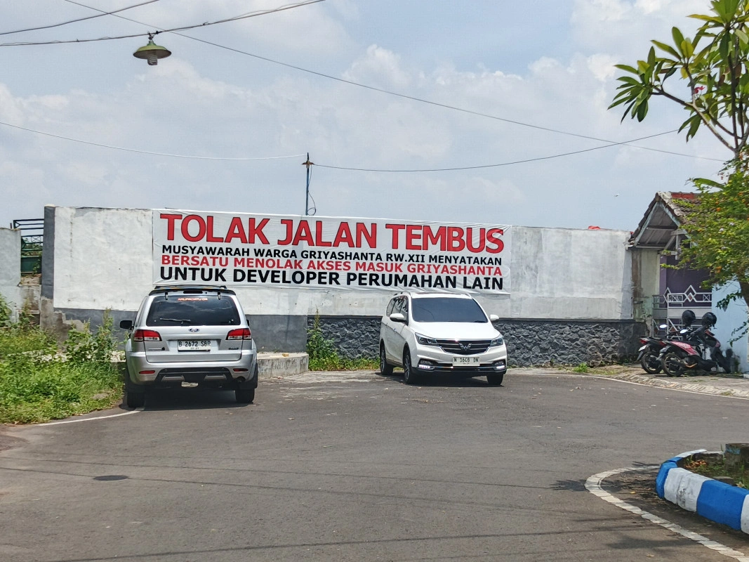 Tembok Penghalang Jalan Tembus. (Toski)
