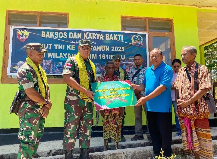 Sambut Hut Tni Ke-80, Dandim 1618/Ttu Serahkan Bantuan Mck Dan Tower Air Di Desa Inbate