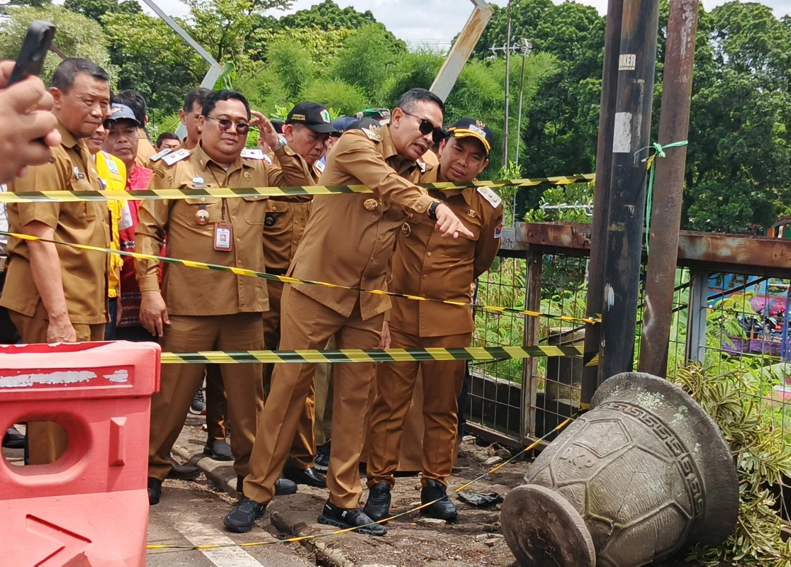 Tinjau Trotoar Jembatan Brantas Amblas, Wahyu Beberkan Penyebabnya