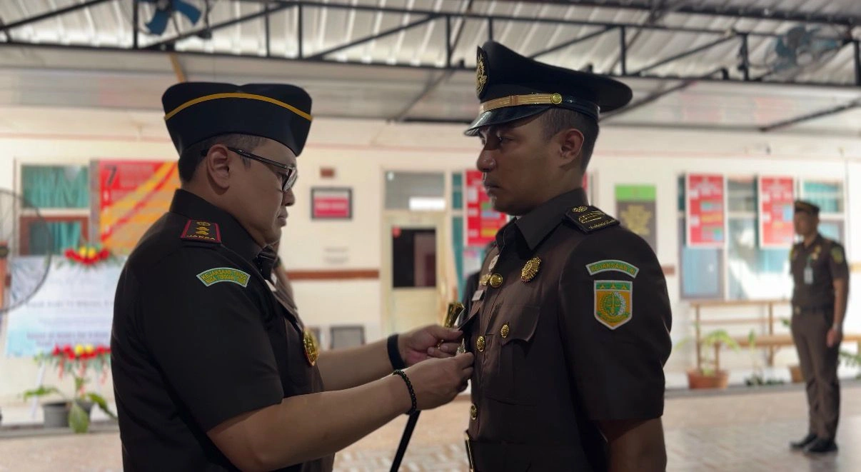 Ronald Bureni Dilantik Sebagai Kasi Pemulihan Aset Dan Barang Bukti Kejari Ttu