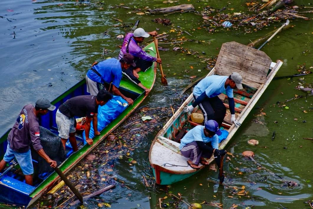 Selamatkan Teluk Bone Dari Sampah Plastik, Literasea Gelar Cleanup Di Sungai Bulu