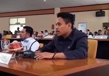 Aspal Mengelupas, Kesabaran Warga Samaenre Habis: Dprd Bone Minta Pengusaha Alat Berat Bertanggung Jawab