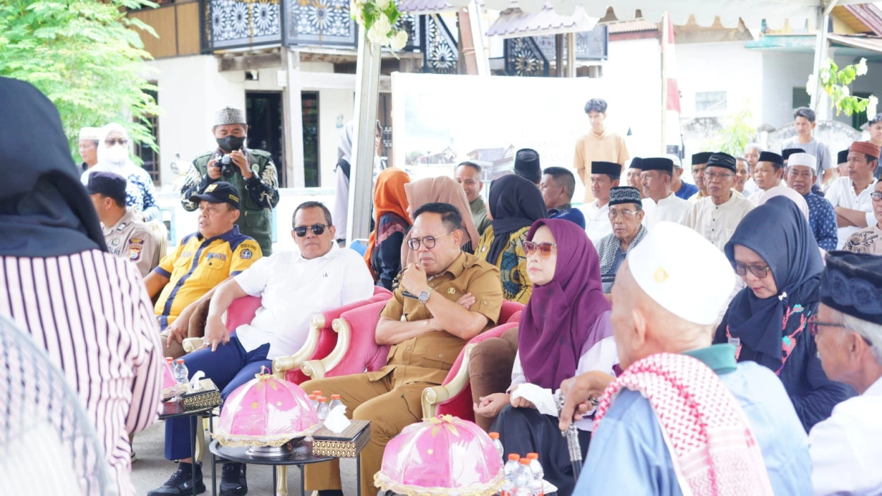 H. Faisal Ibrahim Surur Bangun Jalan Beton, Wabup: Contoh Amal Jariyah Untuk Daerah