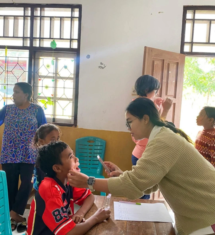 Kolaborasi Iakmi Ttu, Pemuda Gmit Dan Puskesmas Tublopo Gelar Pemeriksaan Kesehatan Di Sd Gmit Oetalus