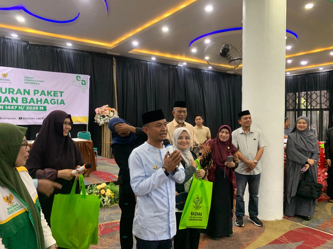 Baznas Bone Bersama Bupati Bone Salurkan Bantuan Bagi Penyandang Disabilitas Di Aula Masjid Agung