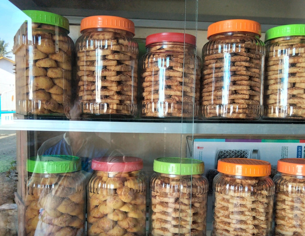 Penjual Kue Kering Buktikan Usaha Kecil Bisa Antar Anak Ke Perguruan Tinggi