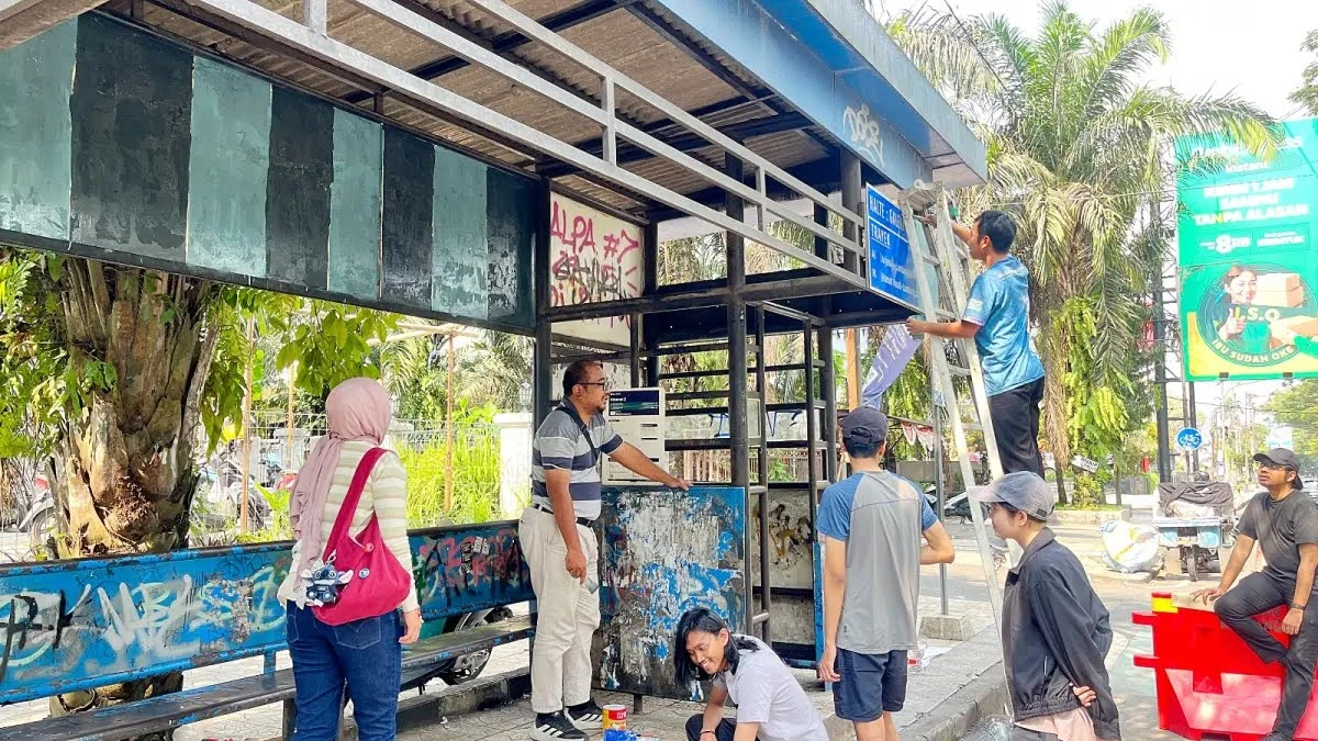 Prihatin Kondisi Halte Transjatim, Komunitas Di Malang Cat Ulang Halte