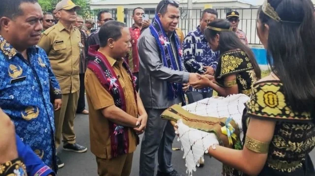 Ketua Dprd Ngada Memberi Motivasi Generasi Muda Ngada