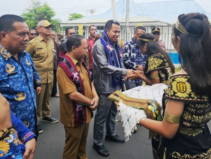 Ketua Dprd Ngada Memberi Motivasi Generasi Muda Ngada