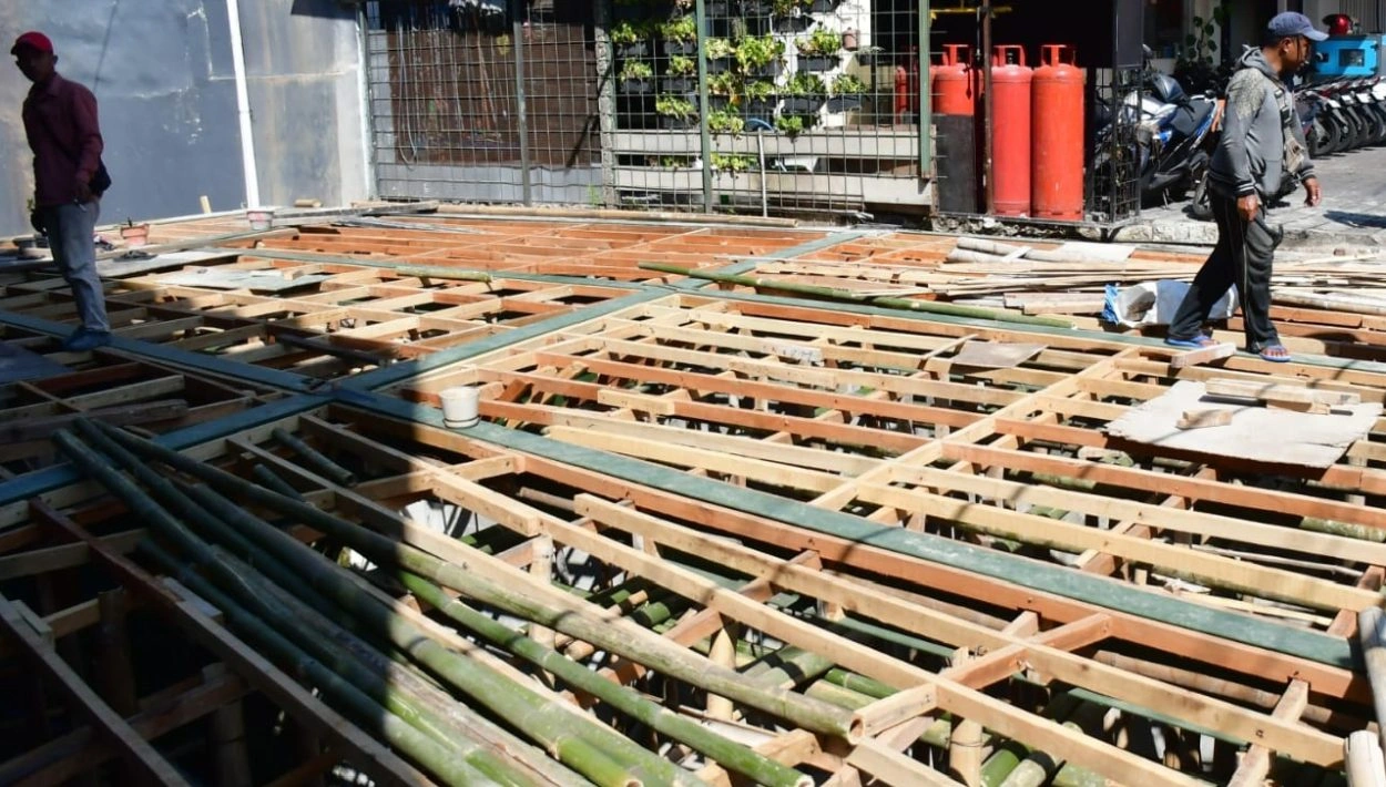 Tak Berizin Dan Caplok Ruang Publik, Pemkot Malang Setop Total Proyek Bangunan Di Jembatan Jalan Semeru