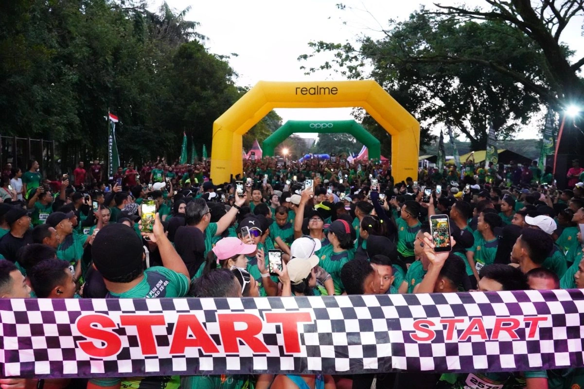 Pererat Kemanunggalan, Ribuan Peserta Semarakkan Cakra Fun Run Hut Ke-65 Kostrad Di Malang