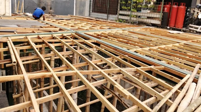 Ingkar Janji, Pia Cap Mangkok Nekat Lanjutkan Proyek Parkir Ilegal Di Atas Saluran Irigasi