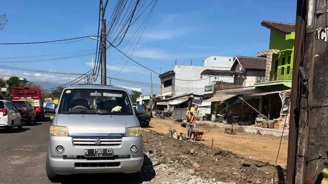 Proyek Rekonstruksi Jalan Gadang–Bumiayu Diduga Melanggar Aturan Keselamatan Dan Lamban