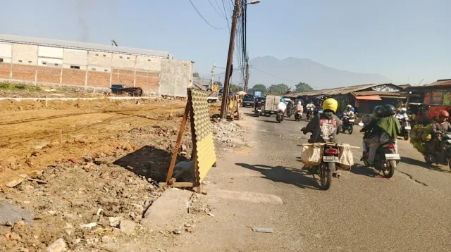 Proyek Strategis Jalan Gadang–Bumiayu Disorot Publik: Pengerjaan Lamban, Kontraktor Diduga Minim Komitmen