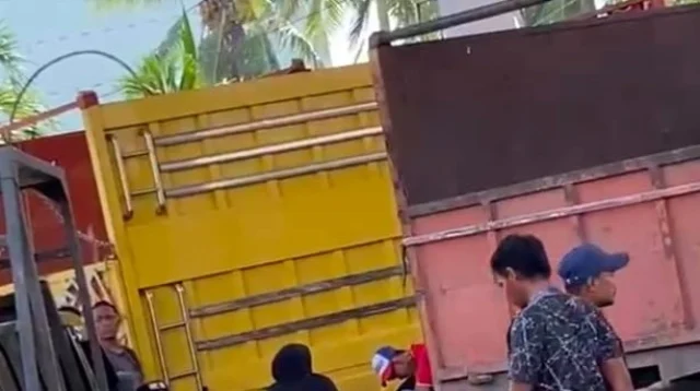 Antrian Bbm Membludak Di Bone Spbu Masih Layani Pembelian Pakai Jeriken 