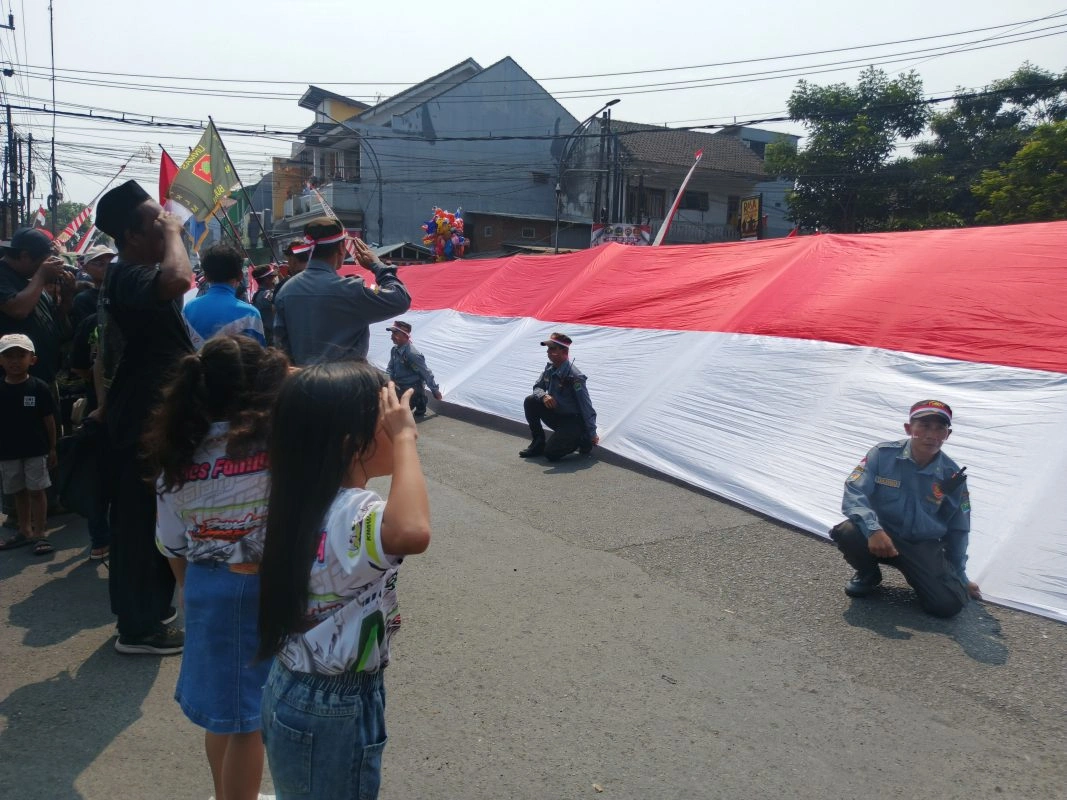 Detik-Detik Proklamasi, Warga Bumiayu Kota Malang Bentangkan Bendera Merah Putih Sepanjang 81 Meter