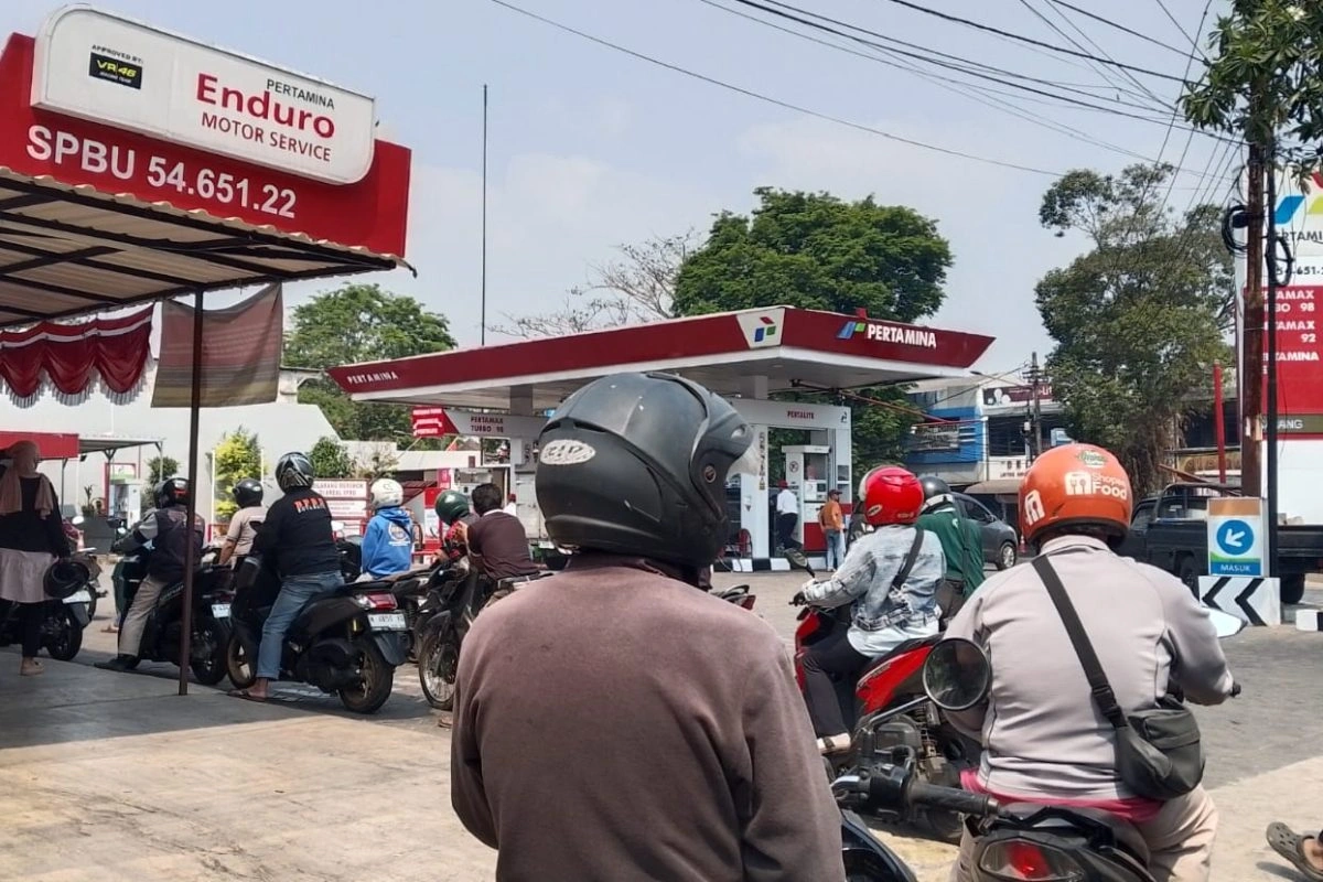 Lonjakan Permintaan Picu Kelangkaan Pertalite Di Malang, Pertamina Pastikan Pengiriman Sedang Berjalan