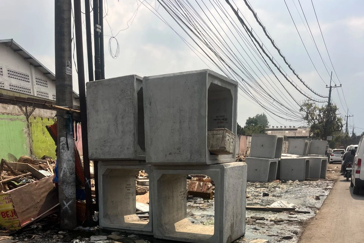 Proyek Jalan Pasar Gadang Kota Malang Disorot Publik, Diduga Abaikan Standar K3