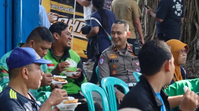 Hut Ke-71 Lalu Lintas, Satlantas Polresta Malang Kota Gelar Makan Bersama Dan Cek Kesehatan Gratis Bagi Pengemudi Ojol