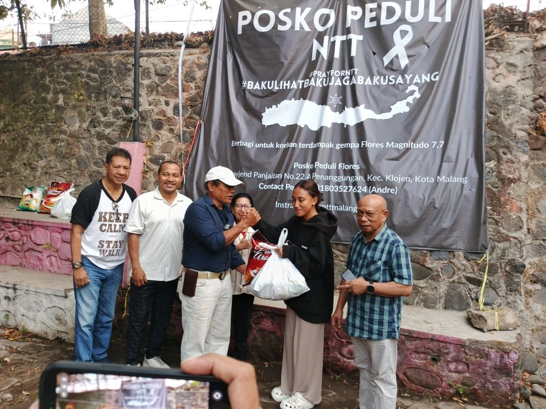 Posko Peduli Flores Malang Raya Salurkan 210 Paket Sembako Untuk Mahasiswa Terdampak Bencana