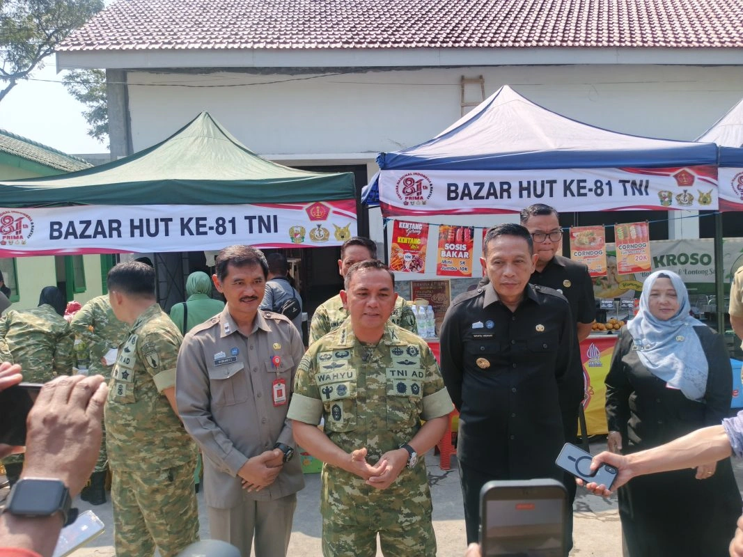 Kodim 0833/Kota Malang Padukan Bazar Umkm Dan Pasar Murah Tekan Harga Pangan Di Hut Ke-81 Tni