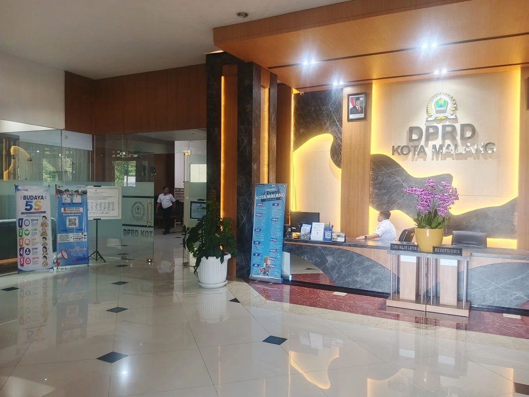 Kpk Sambangi Kantor Dprd Kota Malang, Suasana Sekretariat Mendadak Sibuk