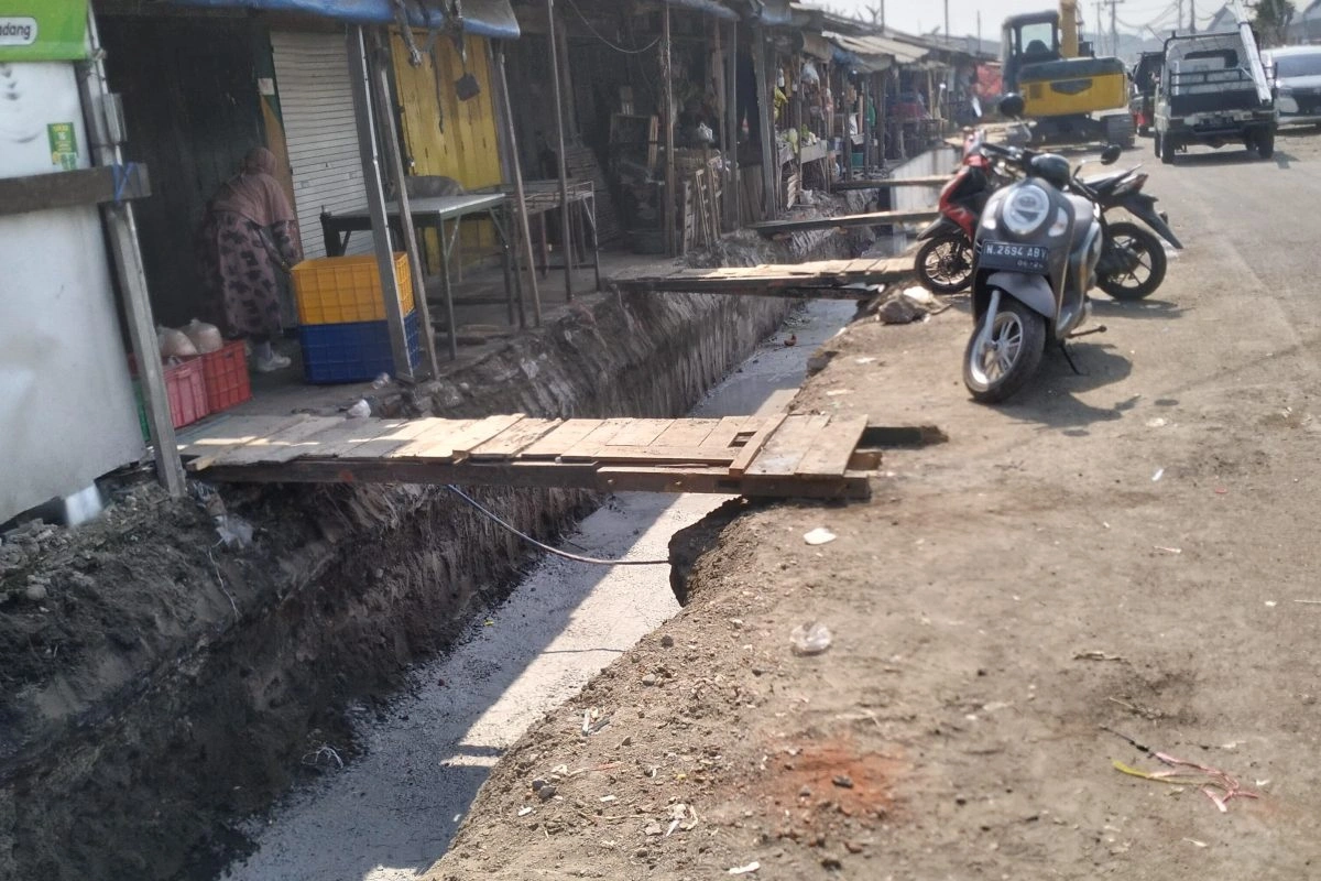 Proyek Drainase Pasar Gadang Ancam Keselamatan Warga, Diduga Tanpa Rambu K3
