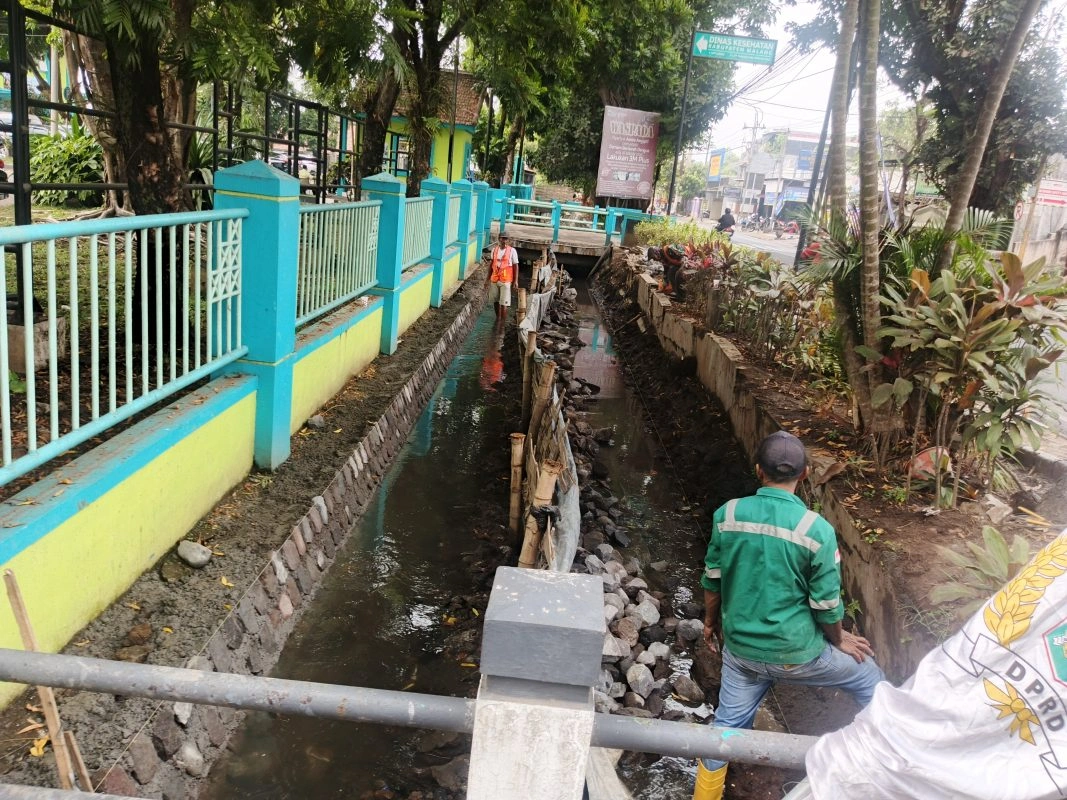 Mutu Dipertanyakan, Ketua Dprd Kabupaten Malang Geram Proyek Irigasi Jalan Panji Dikerjakan Asal-Asalan