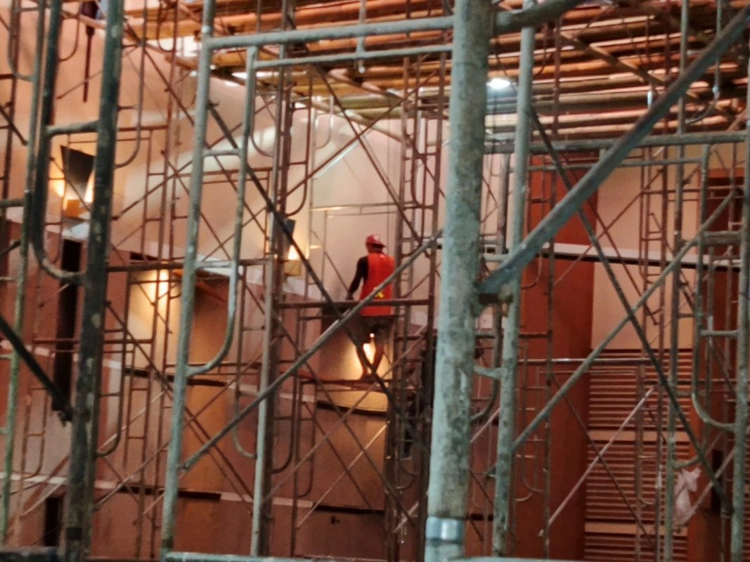 Proyek Rehabilitasi Gedung Dprd Kabupaten Malang Disorot, Papan Informasi Tersembunyi Dan Pekerja Abaikan K3